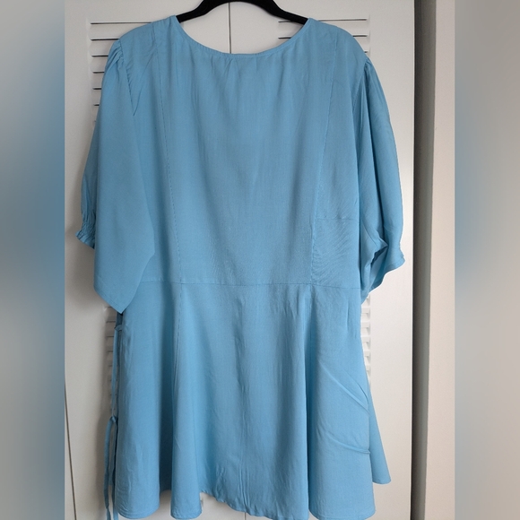 Torrid Sky Blue V-Neck Top - Picture 2 of 7